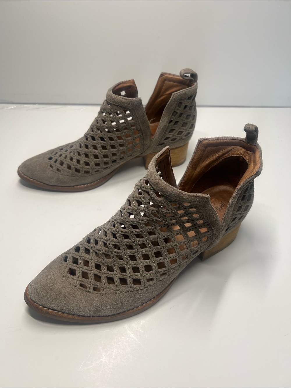 JEFFREY CAMP ELL Women’s Size 8.5 Brown Ankle Boots